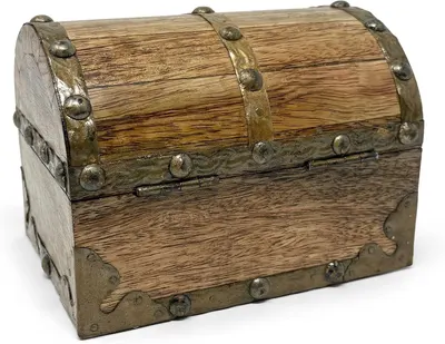 Displays the chest's antique pirate styling and metal hinges for a sturdy, authentic look.
